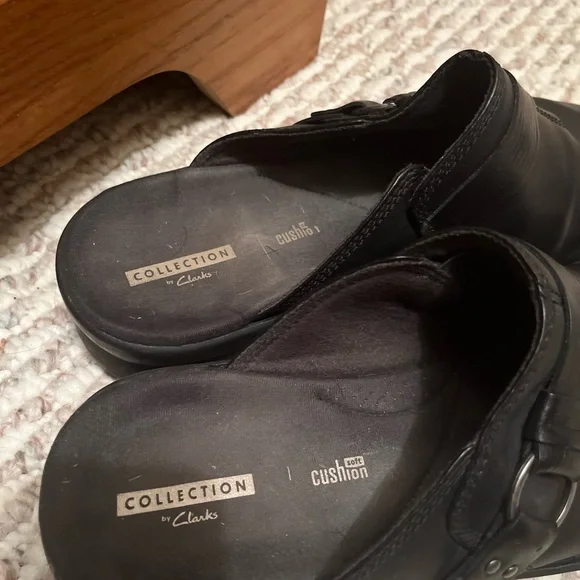 Collection by Clark’s Soft Cushion Closed Toe Slides - Picture 3 of 6